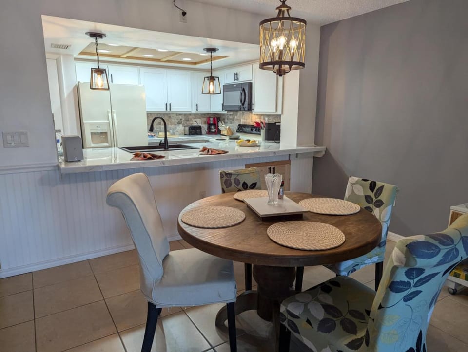 Seaside dream mins from Siesta with its number 1 beaches! Apartment in Gulf Gate Estates