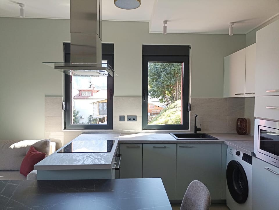Kitchen or kitchenette, Dining area, stove