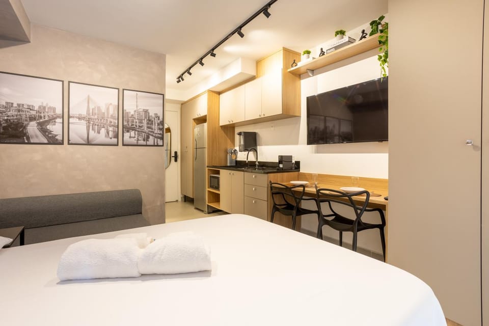 Bed, TV and multimedia, Photo of the whole room, Dining area, Bedroom