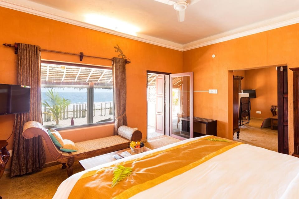Day, Decorative detail, Bedroom, On site, Sea view