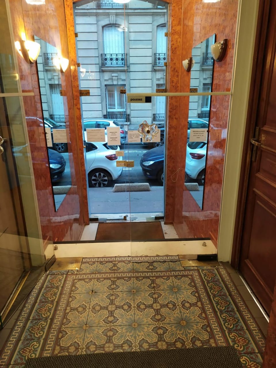Facade/entrance