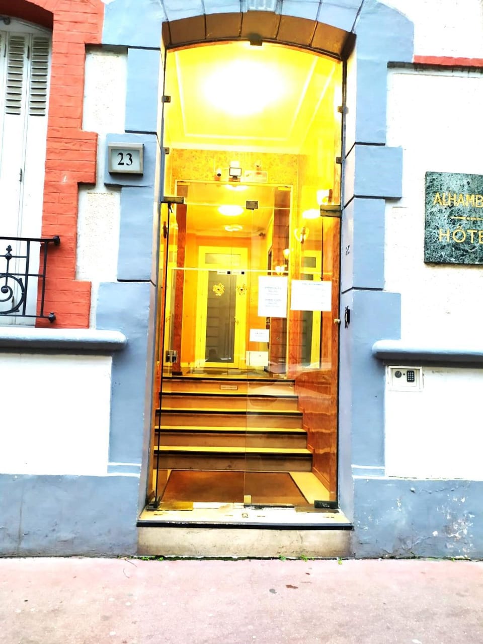 Facade/entrance