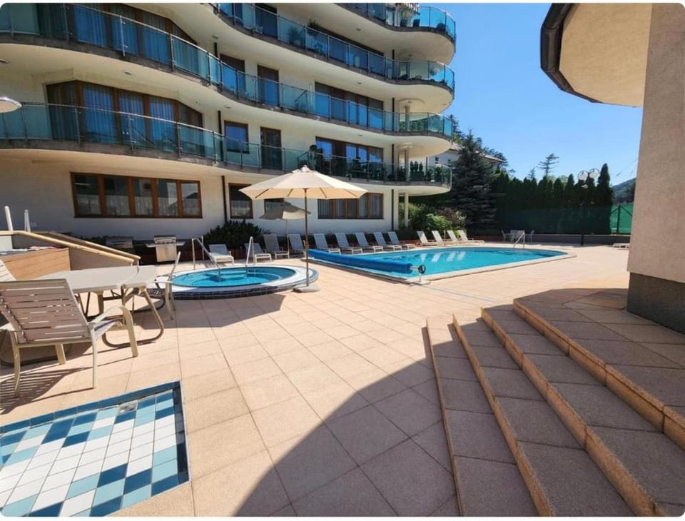 Pool view, Swimming pool