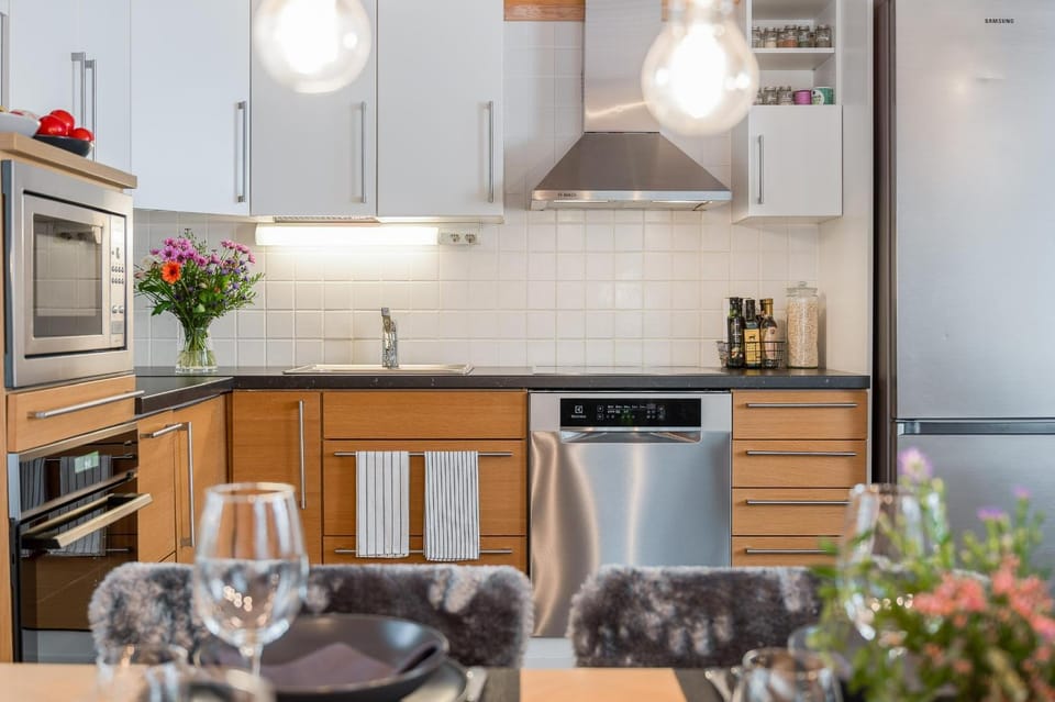 Kitchen or kitchenette, Dining area, dishwasher, oven, stove, toaster