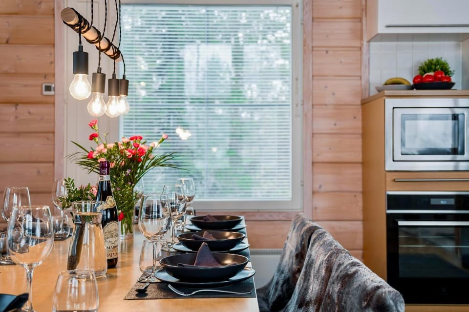 Coffee/tea facilities, Kitchen or kitchenette, Food and drinks, Dining area, Food, dishwasher, microwave, oven, stove, kitchen
