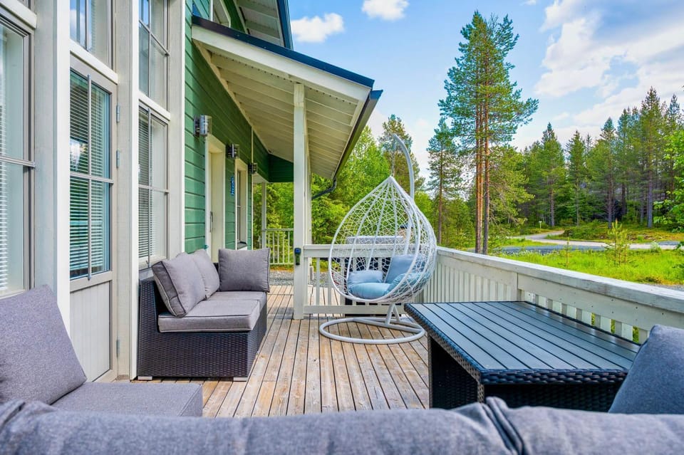 Property building, Patio, Day, Garden, View (from property/room), Balcony/Terrace, Seating area, Garden view
