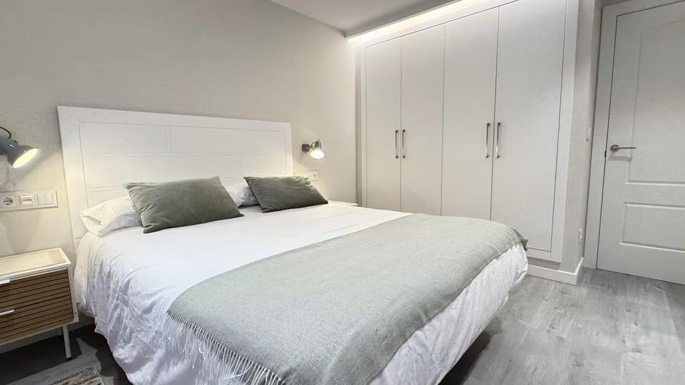 Bed, Photo of the whole room, Bedroom, wardrobe