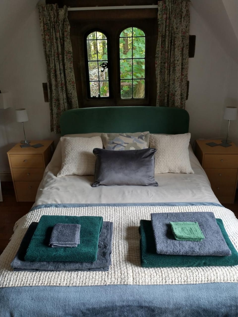 Quirky, romantic cottage with garden in Wye Valley House in Forest of Dean