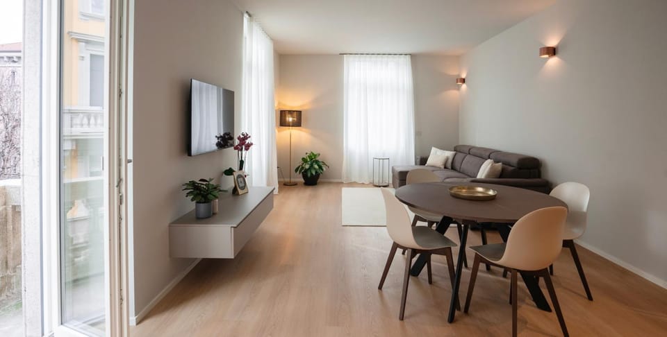 TV and multimedia, Living room, Seating area, Dining area