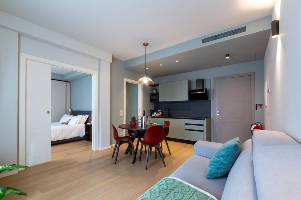 Bed, TV and multimedia, Kitchen or kitchenette, Living room, Photo of the whole room, Seating area, Bedroom, wardrobe