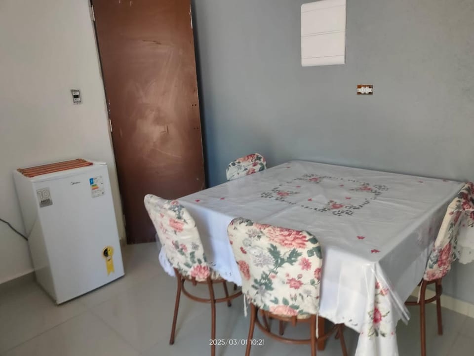 Kitchen or kitchenette, Dining area, minibar