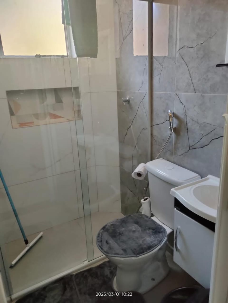 Shower, Bathroom, bidet, towels