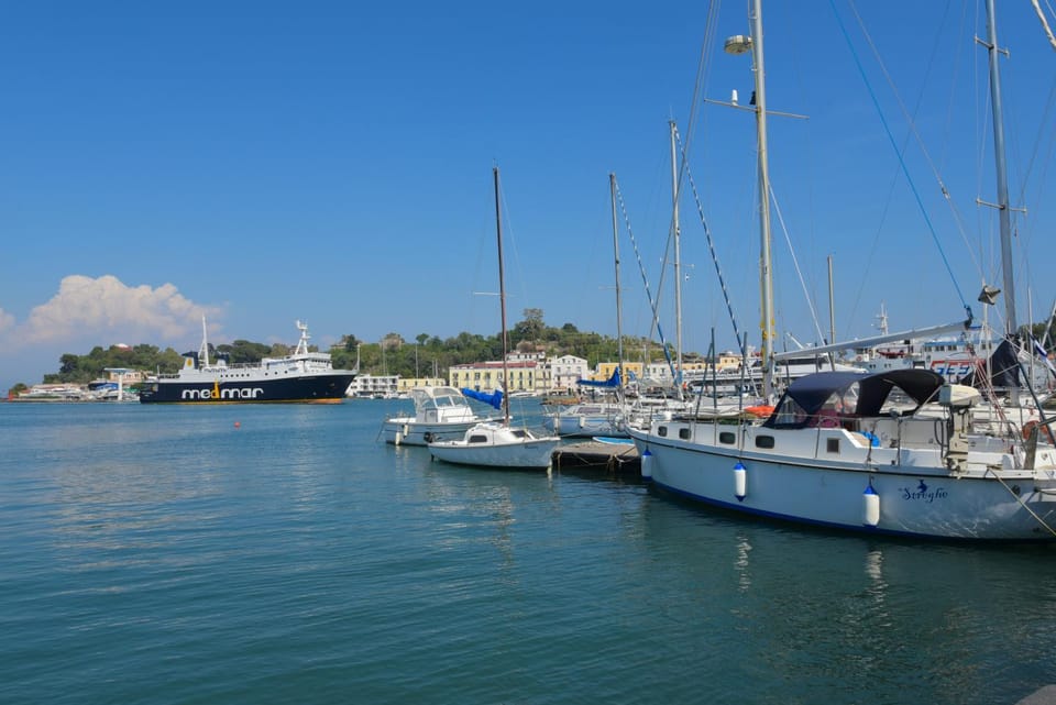 Property building, Restaurant/places to eat, Neighbourhood, Natural landscape, Beach, Shopping Area