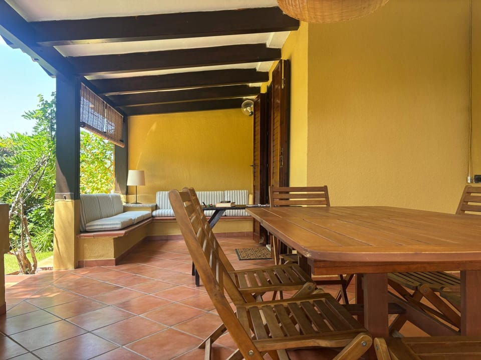 Patio, Balcony/Terrace, Living room, Seating area, Dining area