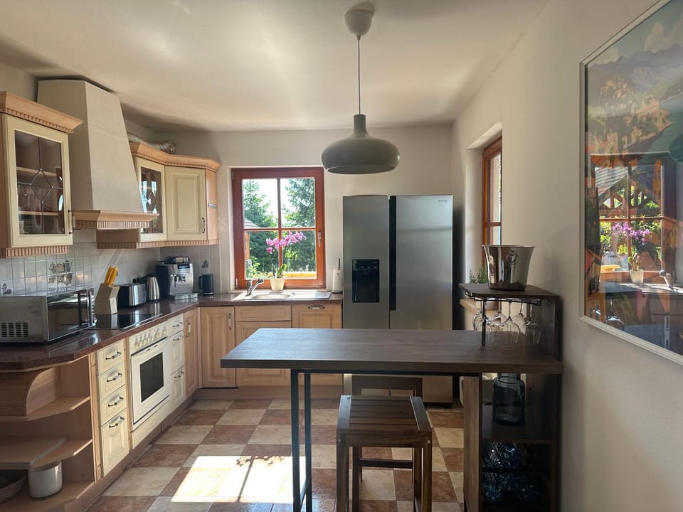 Lounge or bar, kitchen