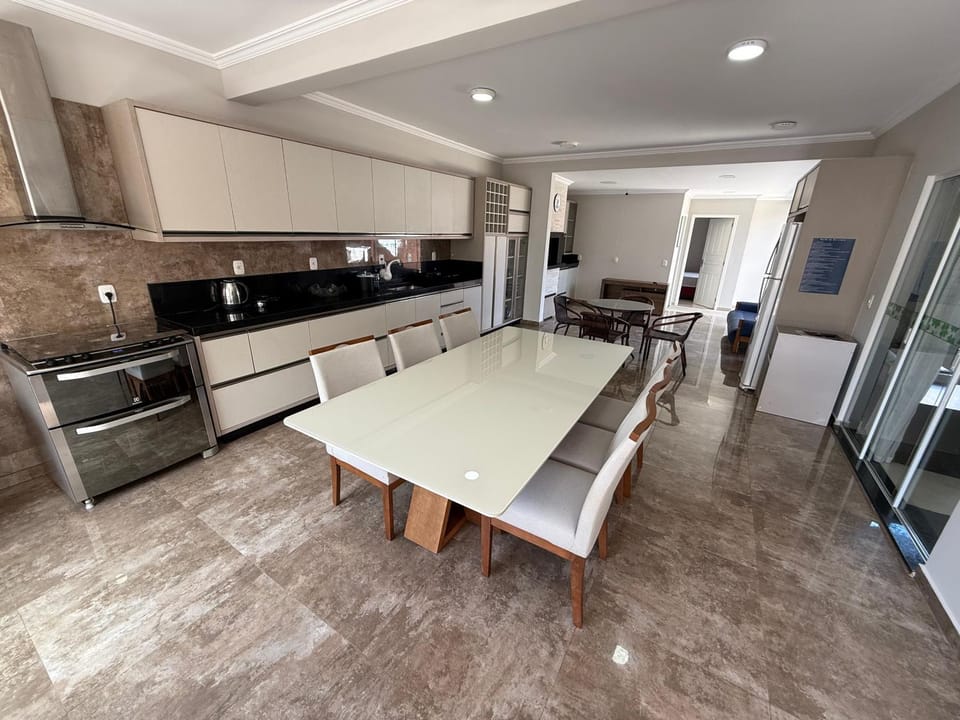 Property building, Restaurant/places to eat, Dining area