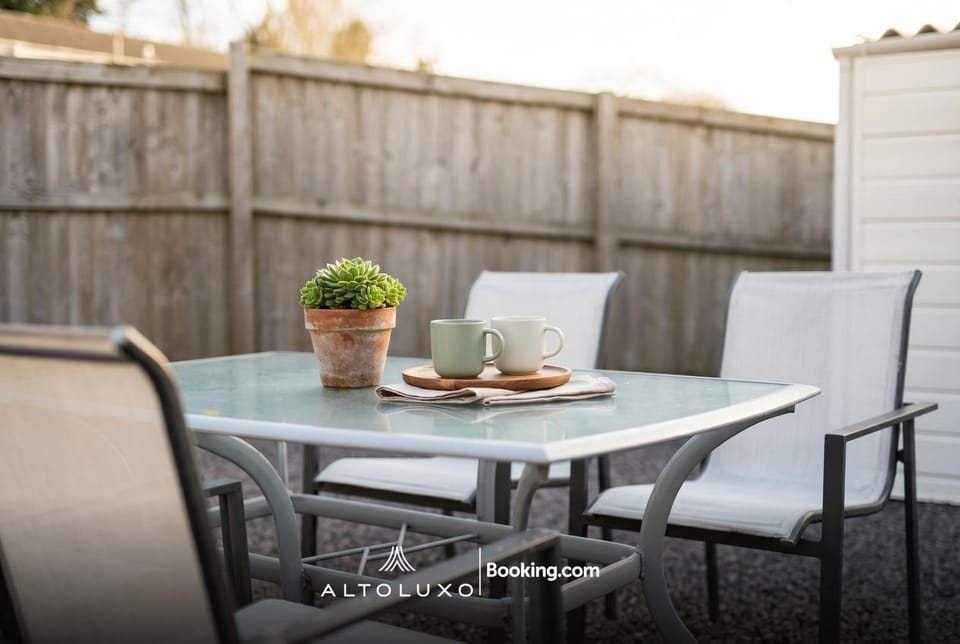 Orion's Place 3BR House By AltoLuxoExperience Short Lets & Serviced Accommodation With Free Parking Apartment in Bristol