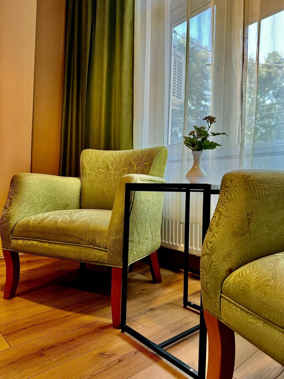 Living room, Seating area