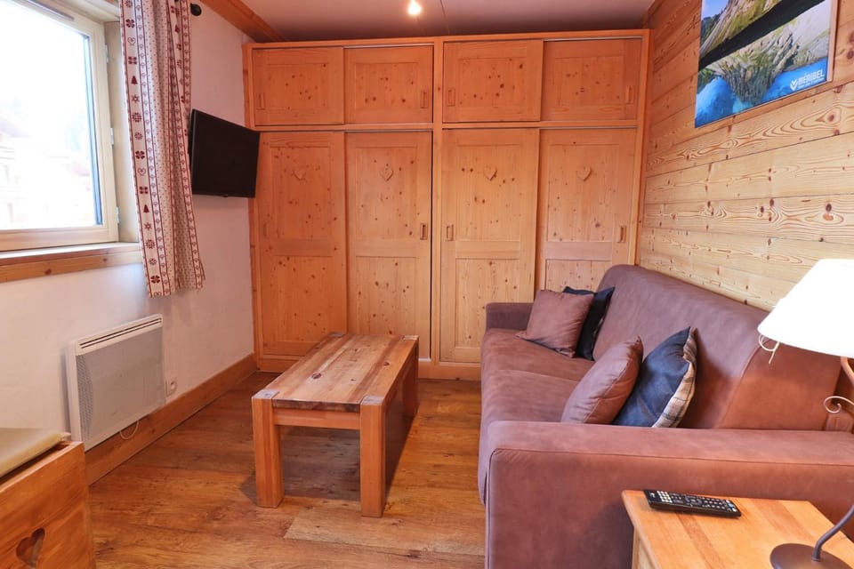 Bed, Living room