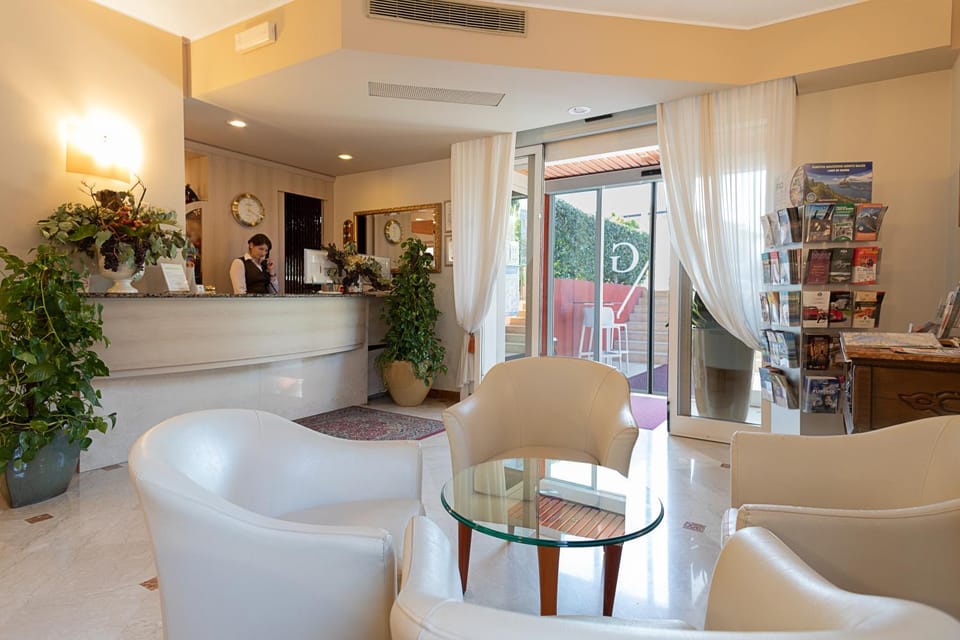 Hotel GARDENIA & Villa CHARME Adults Friendly 4Star service Hotel in Bardolino