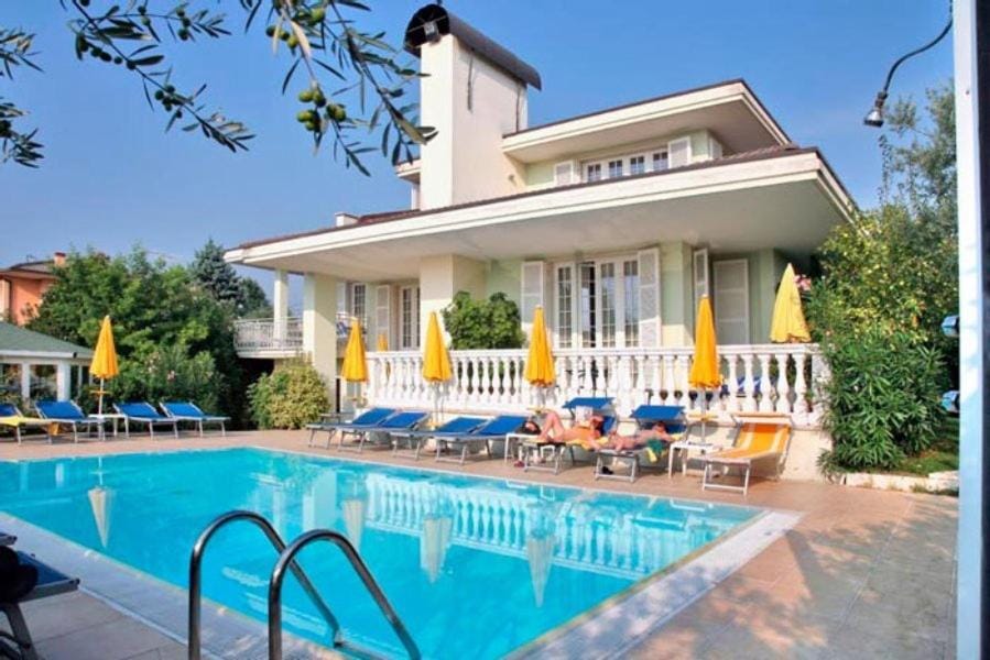 Swimming pool, Swimming pool