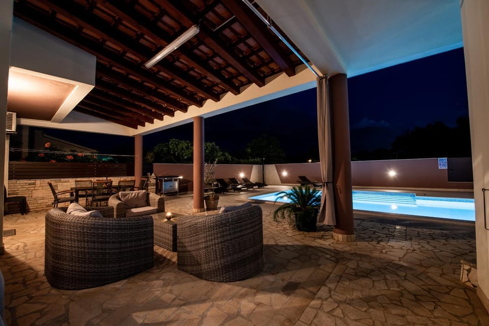 Patio, Balcony/Terrace, Seating area, sunbed