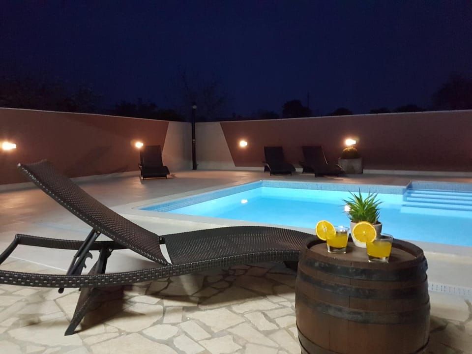 Patio, Night, BBQ facilities, Balcony/Terrace, Beach, Swimming pool