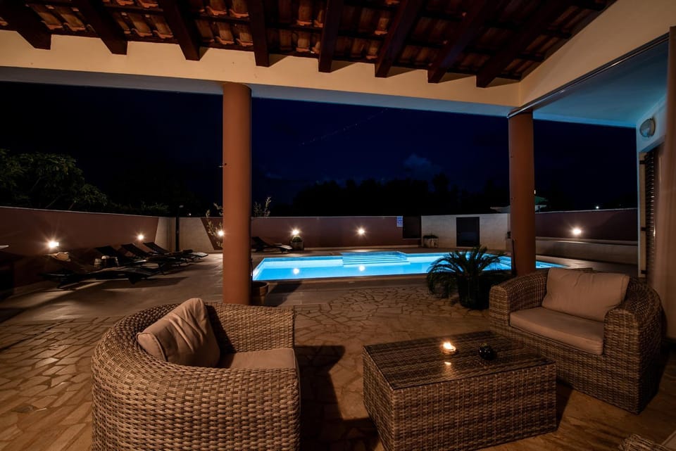Balcony/Terrace, Seating area, Swimming pool