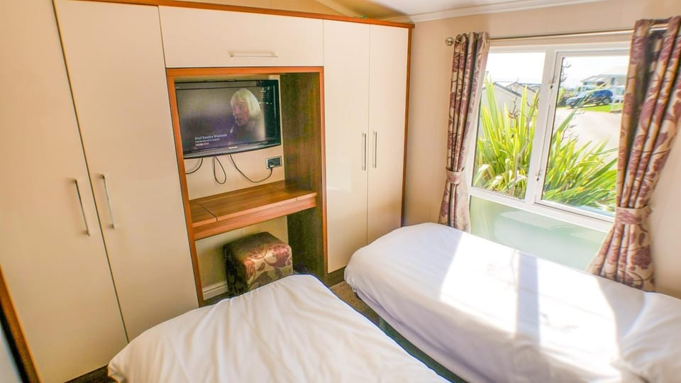 3 Bed 2 Bathroom Super Lodge! Sea Views! Campground/ 
RV Resort in Exmouth