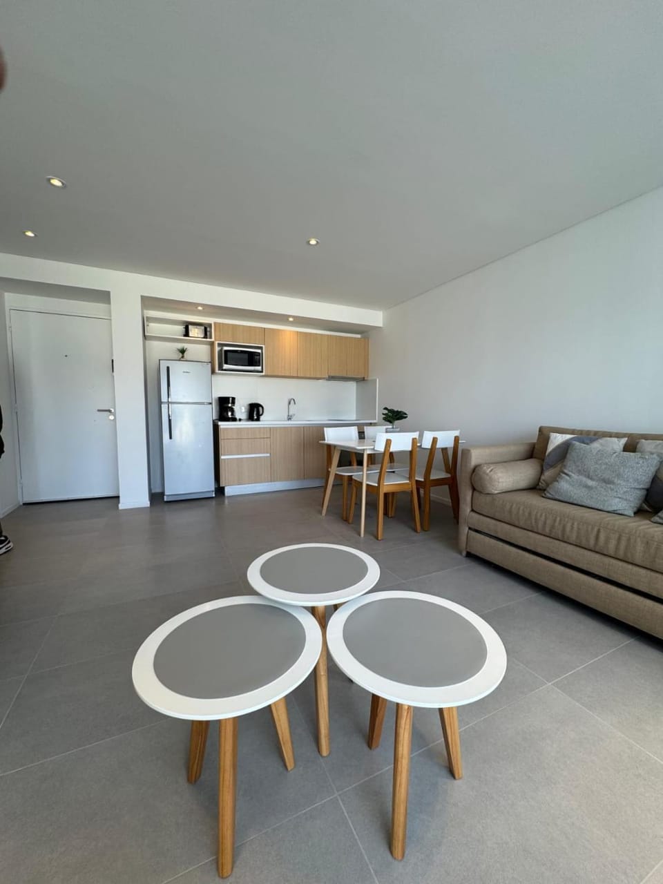 Living room, Dining area, oven