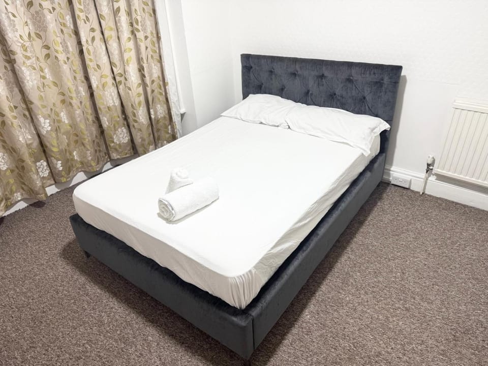 Serene Suite Rooms 1 - 5 Bed and Breakfast in Southampton