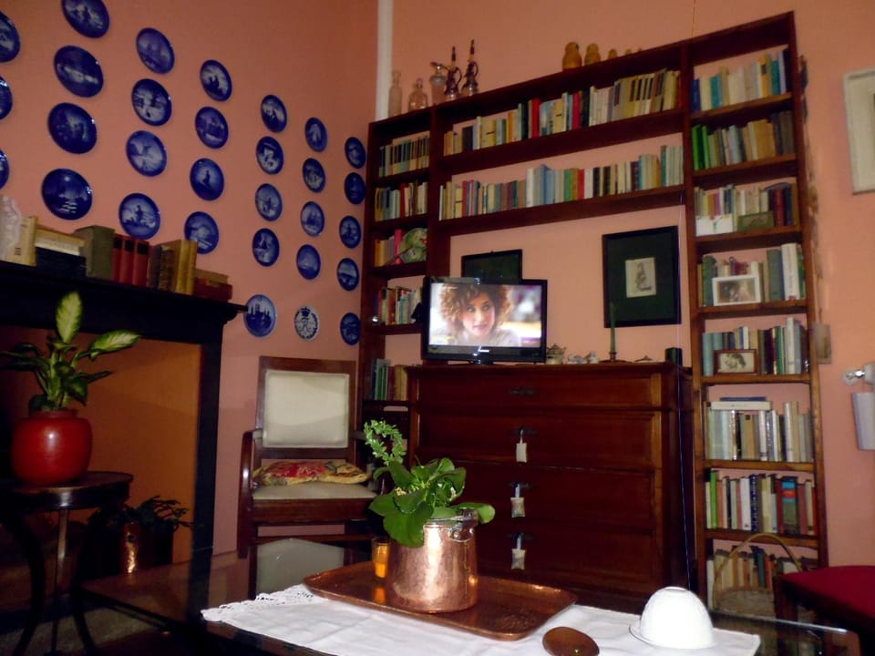 Communal lounge/ TV room