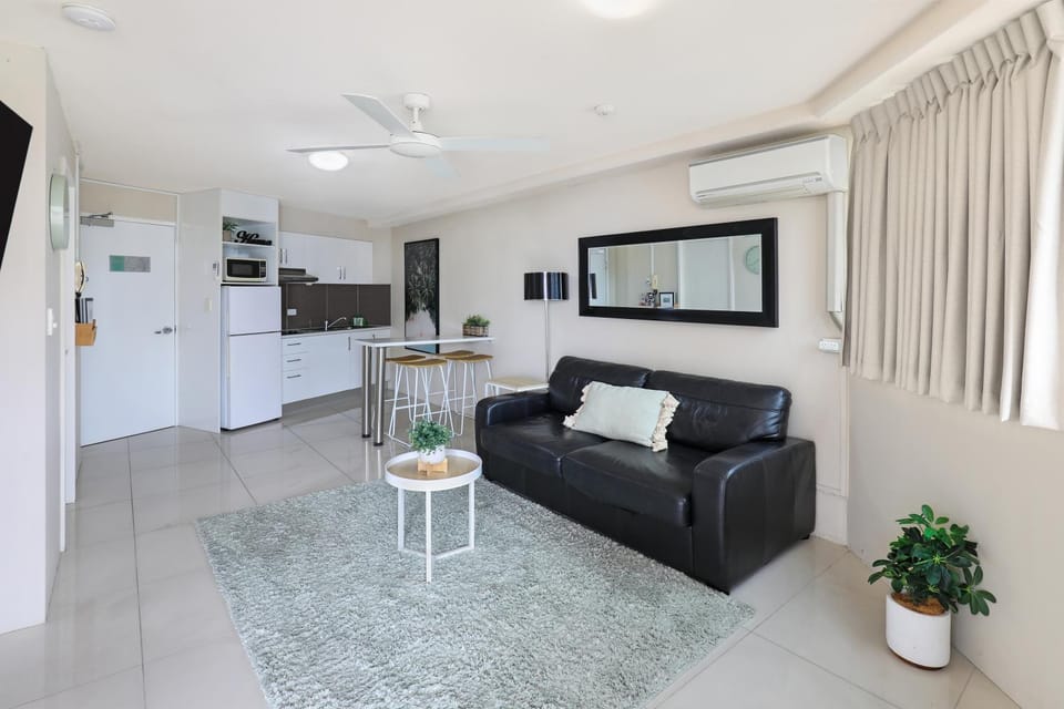 Kitchen or kitchenette, Lounge or bar, Seating area