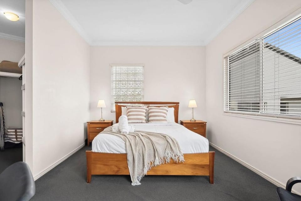 Stylish Coastal Retreat in the Heart of Broadbeach Apartment in Gold Coast