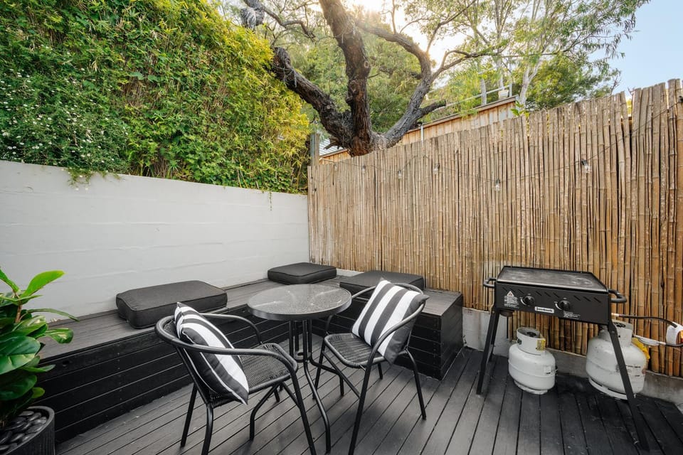 Spacious Glebe Luxe House 2BR, 2BA, Free Lockable Parking and Entertainer's Kitchen House in Sydney