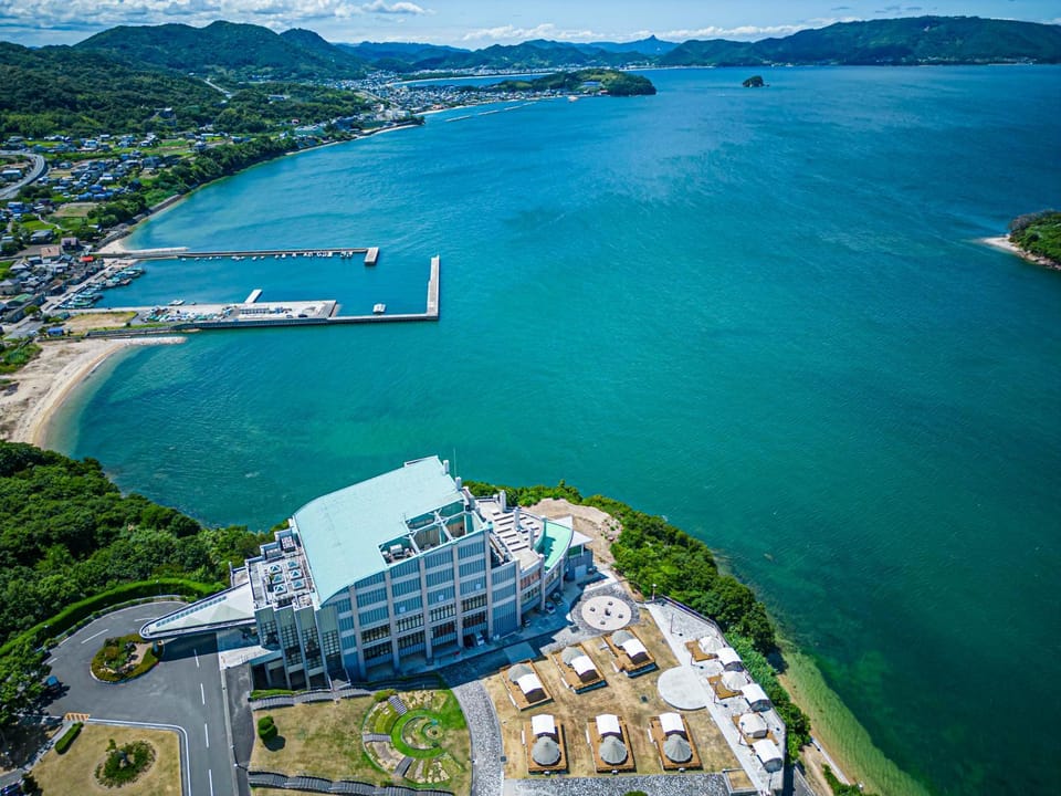 Property building, Natural landscape, Bird's eye view, Beach, Sea view