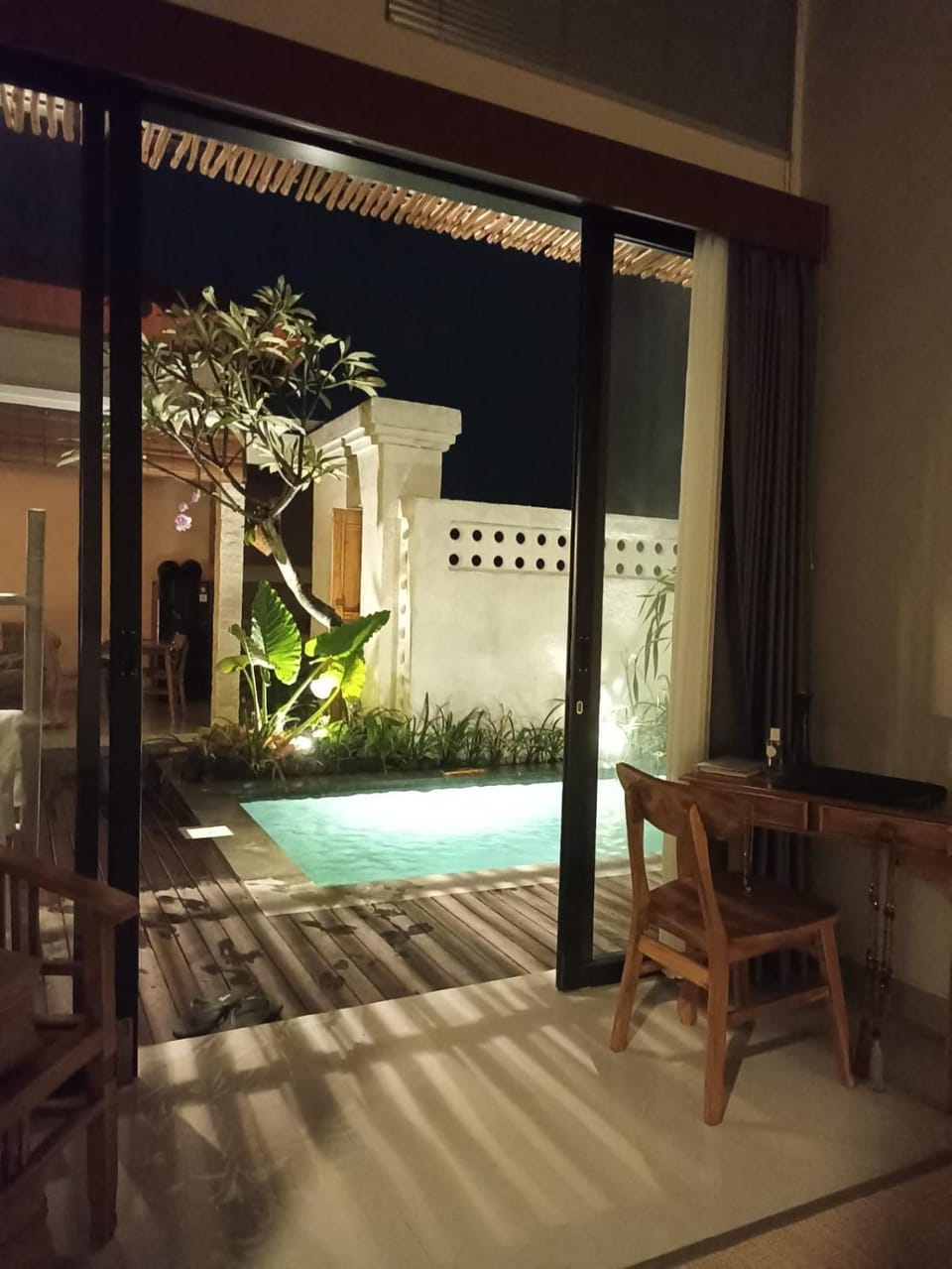 Night, Pool view