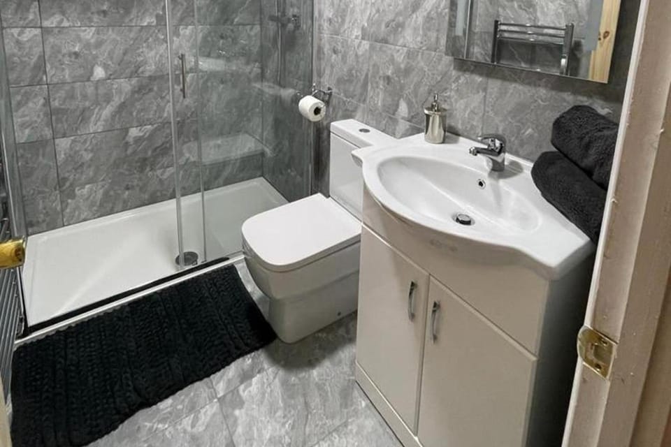 House - Sleeps 6 - Garden - Parking House in Windsor