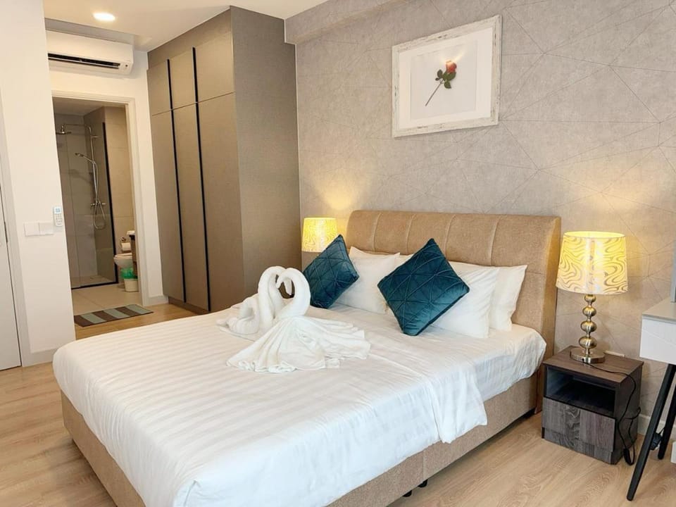 The Atrium at Jalan Ampang by OKBnB - Luxury 3 Bedroom Family Suite with Balcony, 3 mins to KLCC Apartment in Federal Territory of Kuala Lumpur