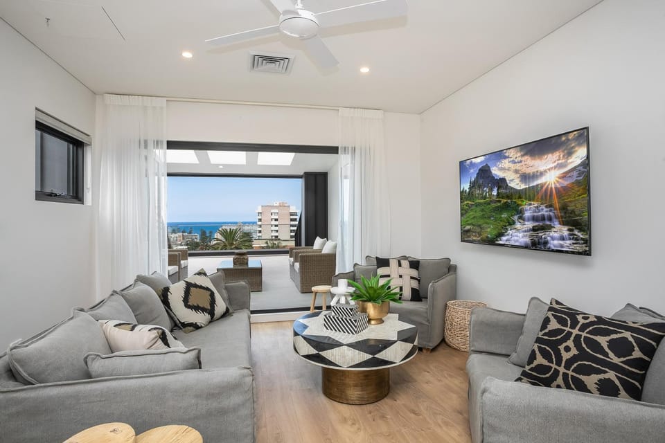 TV and multimedia, View (from property/room), Living room, Sea view