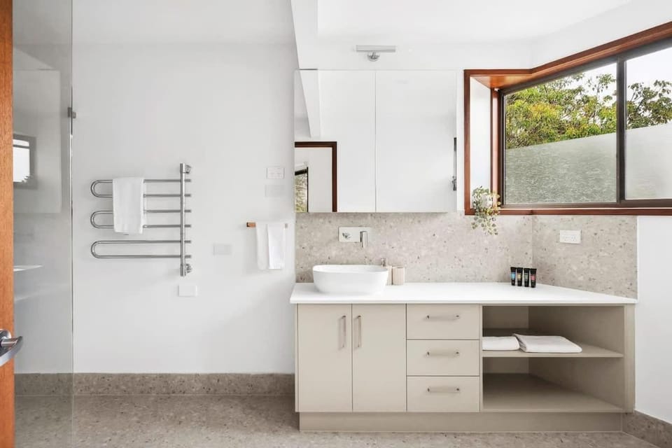 Family-Friendly Renovated 4BR Clifton Retreat House in Clifton Springs