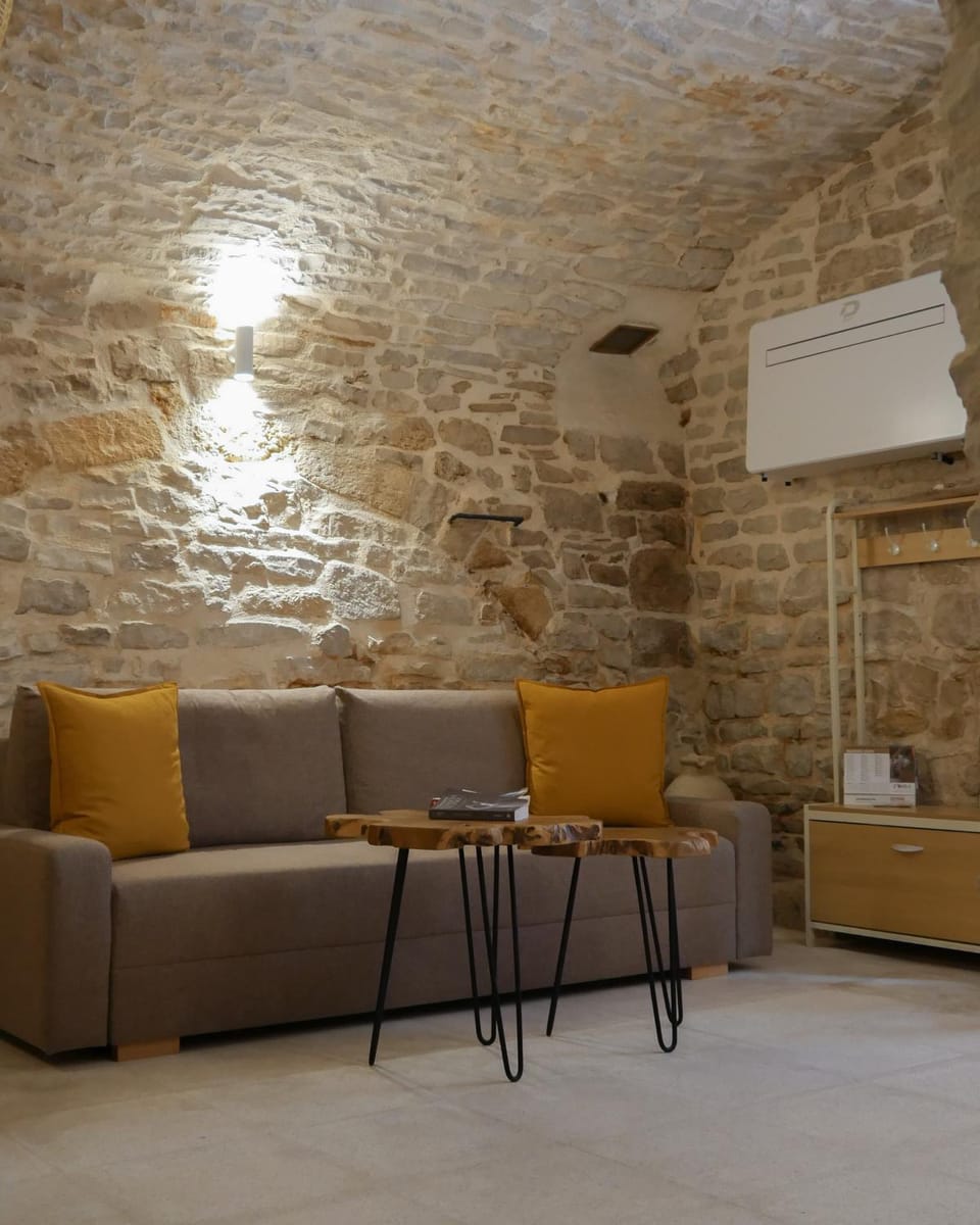 Living room, Seating area, air conditioner