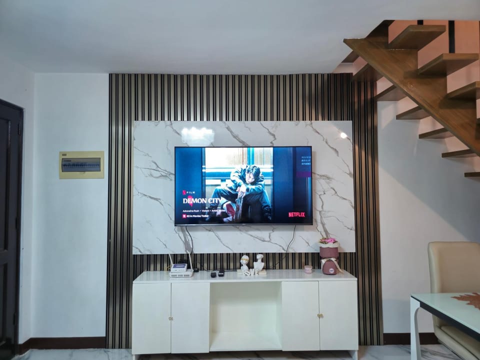 Communal lounge/ TV room, TV and multimedia, Evening entertainment