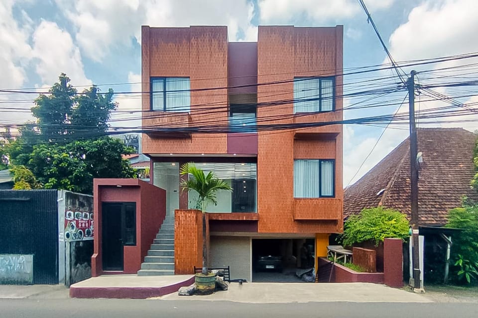 Facade/entrance