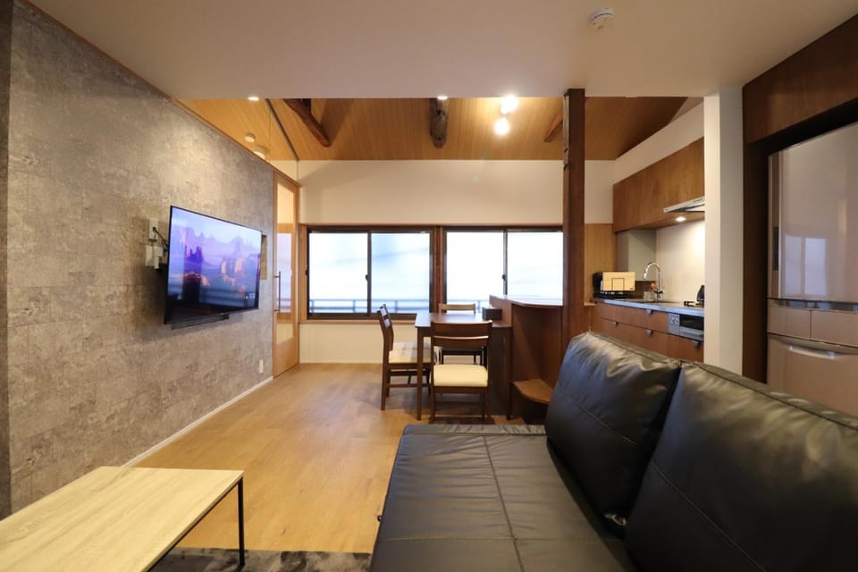 TV and multimedia, Kitchen or kitchenette, Living room
