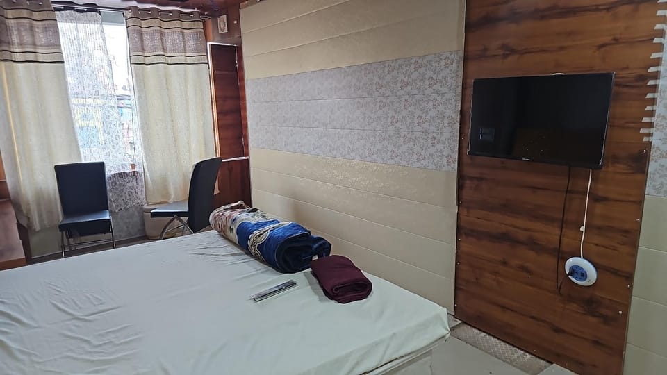 Heritage Heaven stay room gold House in Varanasi