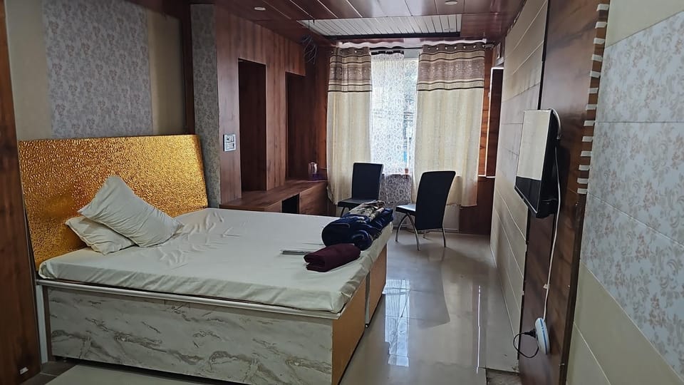 Heritage Heaven stay room gold House in Varanasi