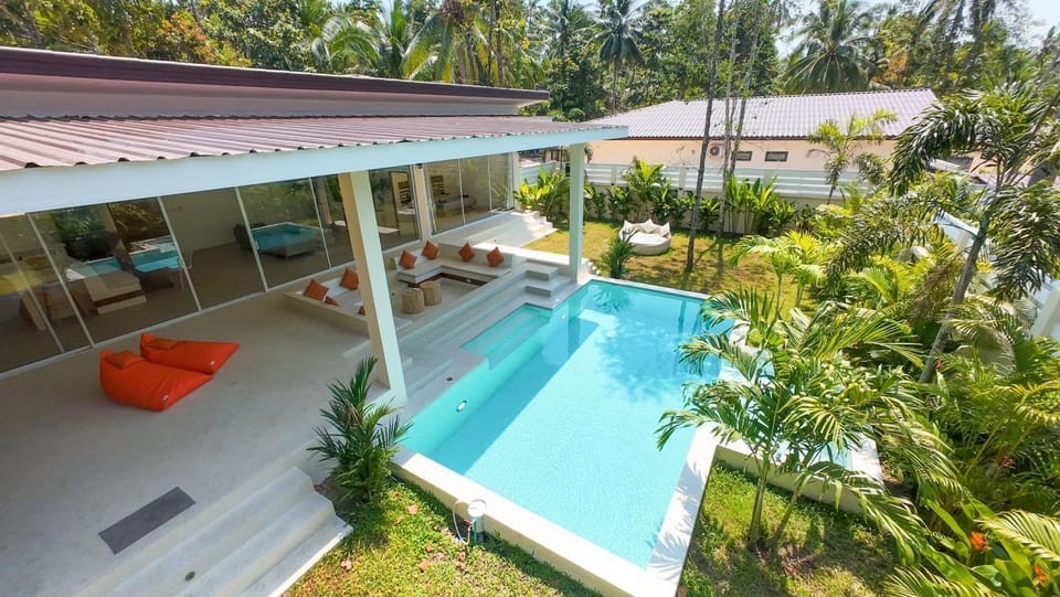 Property building, Garden view, Pool view, Swimming pool, sunbed