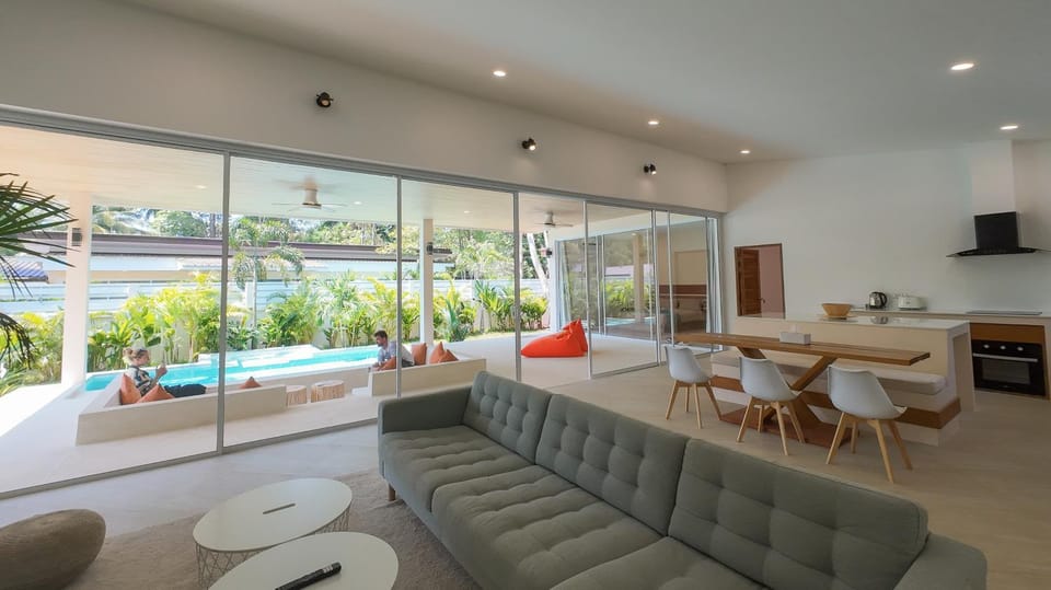Seating area, Dining area, Pool view, Swimming pool