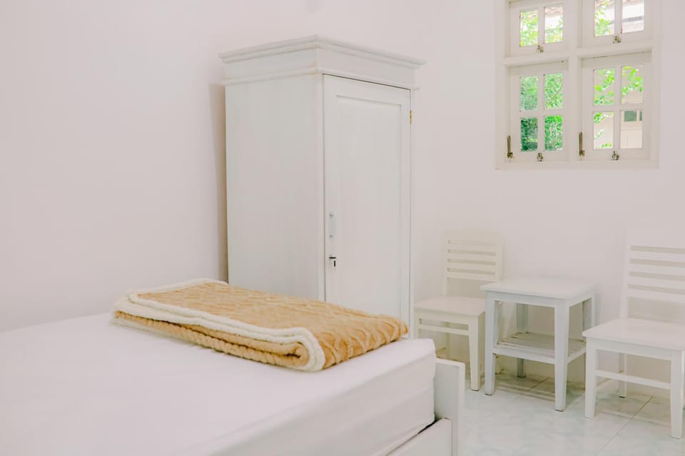 Bed, wardrobe